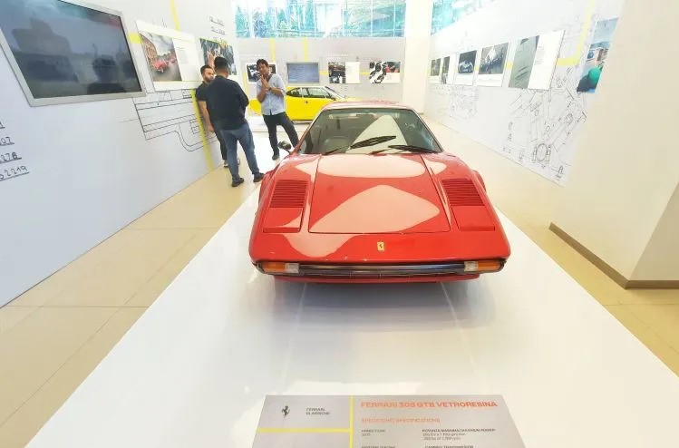 Pameran mobil klasik Ferrari di Jakarta
