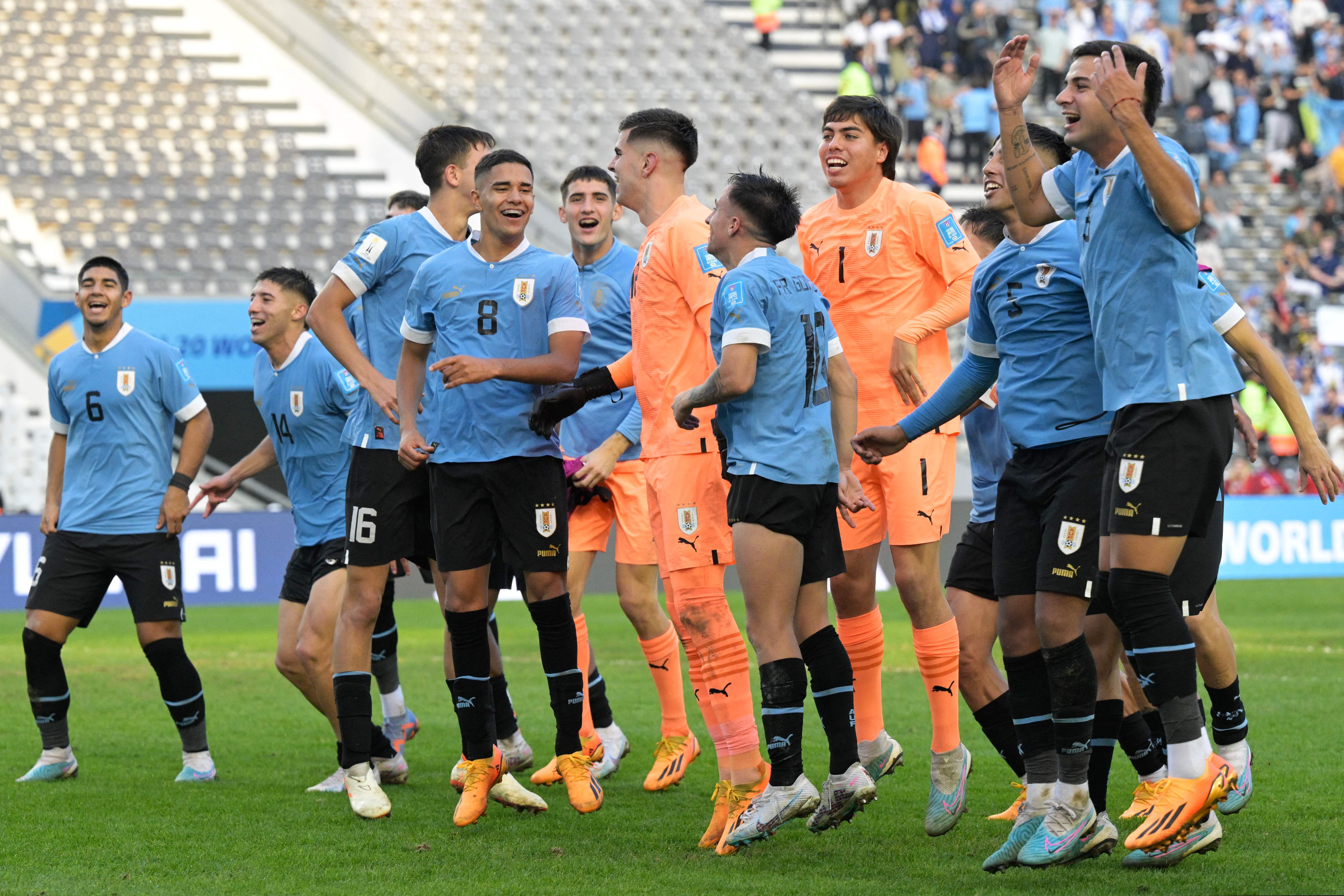 Para pemain Uruguay melakukan selebrasi usai memastikan diri melaju ke final Piala Dunia U-20 dengan mengalahkan Israel.