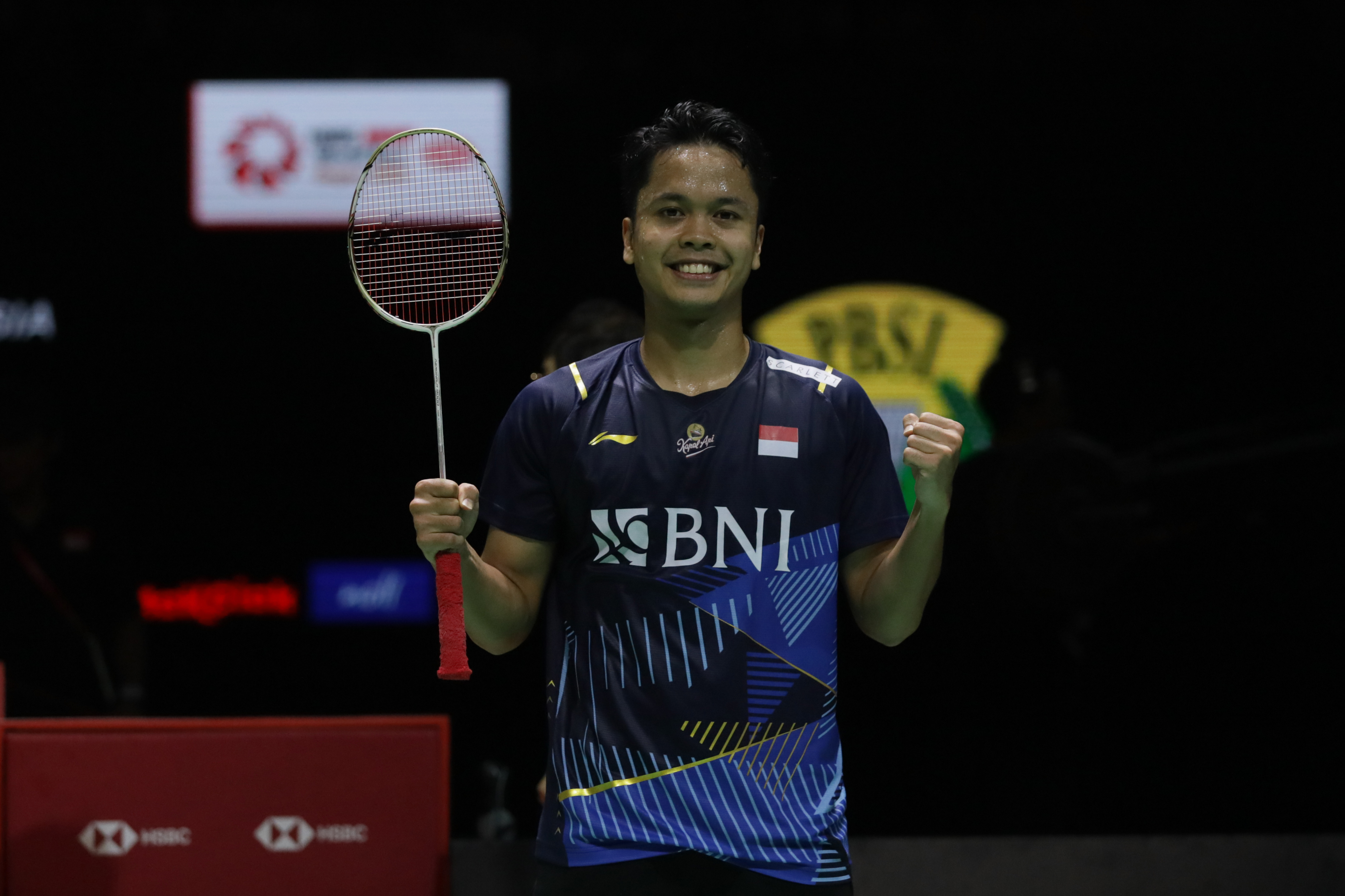 Pebulu tangkis tunggal putra Indonesia Anthony Sinisuka Ginting berhasil mengalahkan pebulu tangkis Tiongkok Li Shi Feng