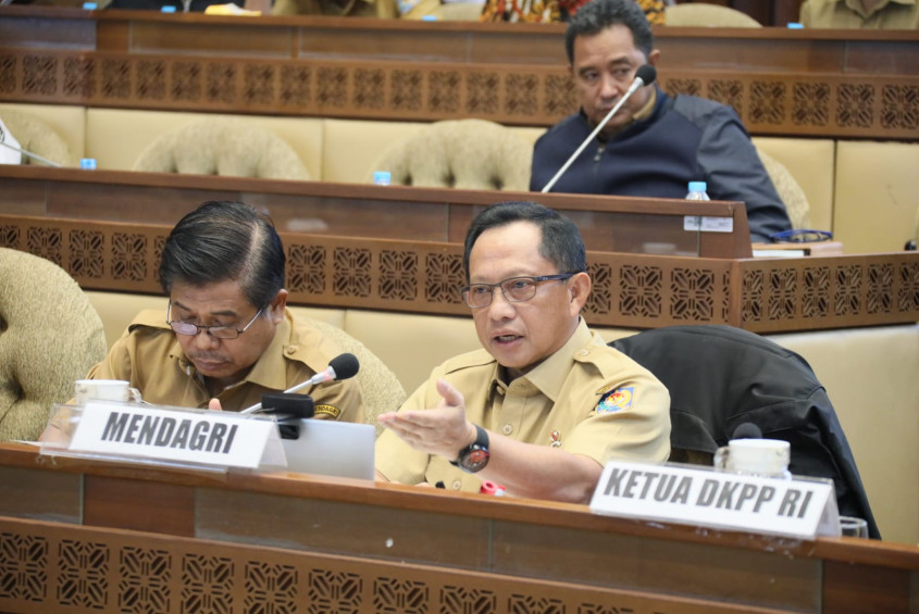 Menteri Dalam Negeri Muhammad Tito Karnavian saat Rapat Kerja dan Rapat Dengar Pendapat (RDP) bersama Komisi II DPR RI.