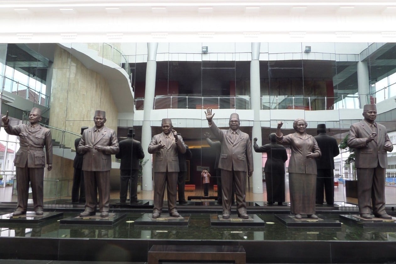 Patung enam presiden di Museum Kepresidenan