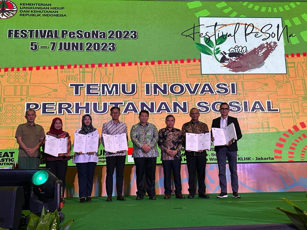 Sejumlah perusahaan menandatangani MoU dukungan perhutanan sosial dengan KLHK