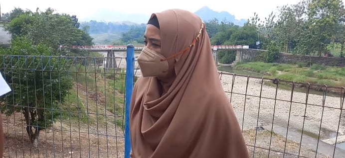 Anggota DPR RI Dewi Aryani saat meninjau Bendung Cipero, Kabupaten Tegal, Sabtu 17 Juni.