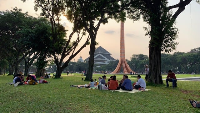 Belasan Ribu Pengunjung Padati Taman Mini Indonesia Indah