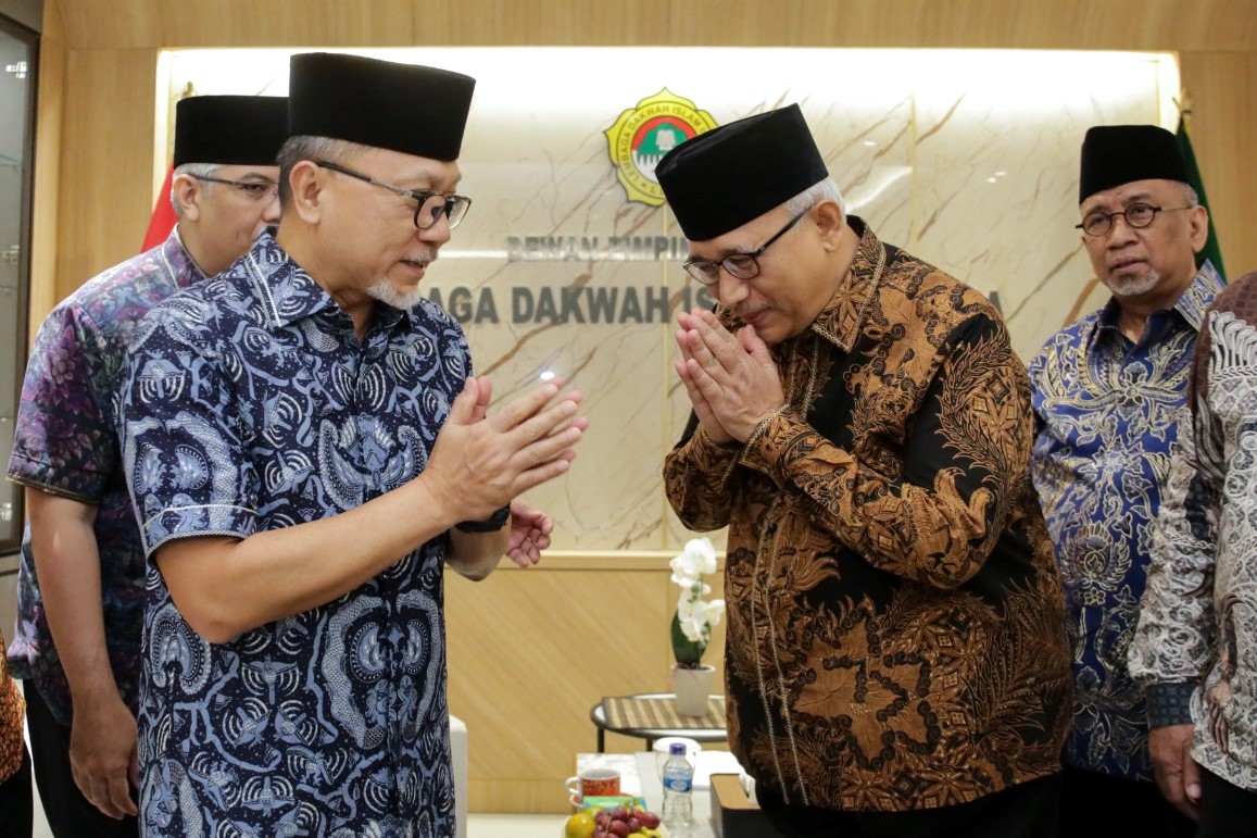 Ketua Umum PAN Zulkifli Hasan (kedua kiri) dan Ketua Umum DPP LDII Chriswanto Santoso