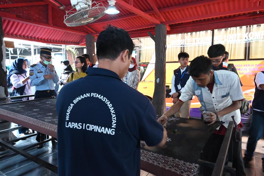  Acara Peluncuran Program BUMN Pelita Warna di Lapas Kelas I A Cipinang, Jakarta Timur, Kamis (8/6/2023).