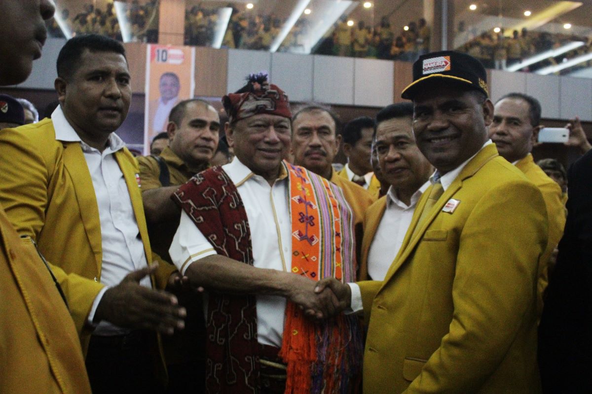 Ketua Umum DPP Partai Hanura, Oesman Sapta Odang (Oso) membuka Rakerda DPD Partai Hanura NTT di Kupang, Sabtu (10/6). 