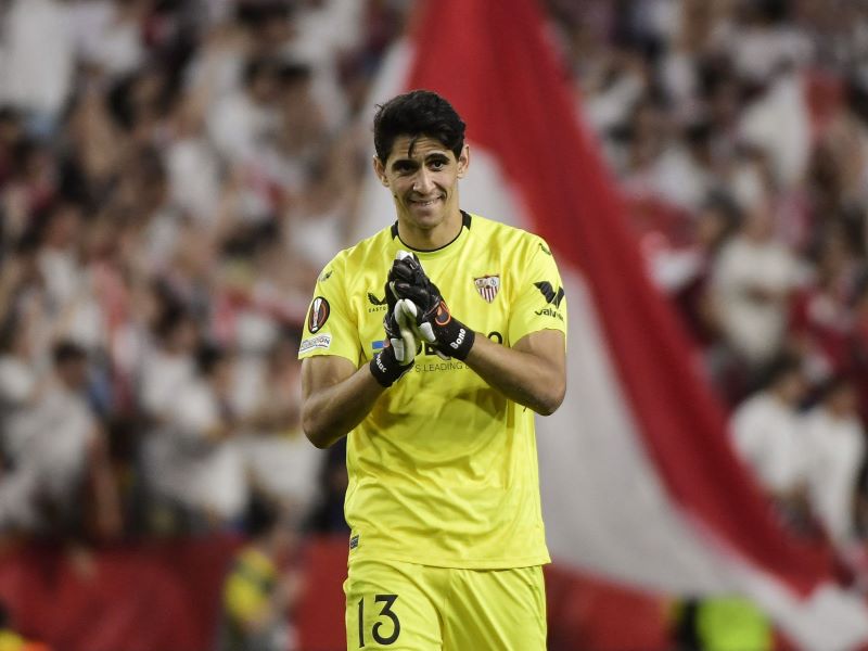 Yassine Bono, Kiper yang Hobi Mencuri Perhatian Dunia