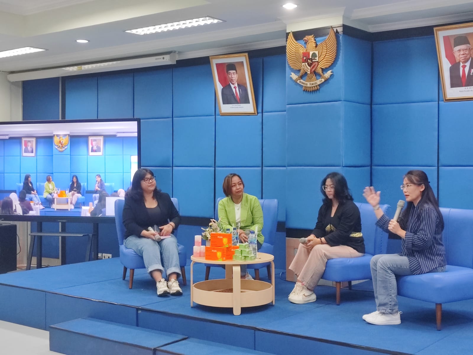 Diskusi mengenai generasi muda dan kualitas hidup yang digelar Hevit bekerja sama dengan LLDIKTI WIlayah III