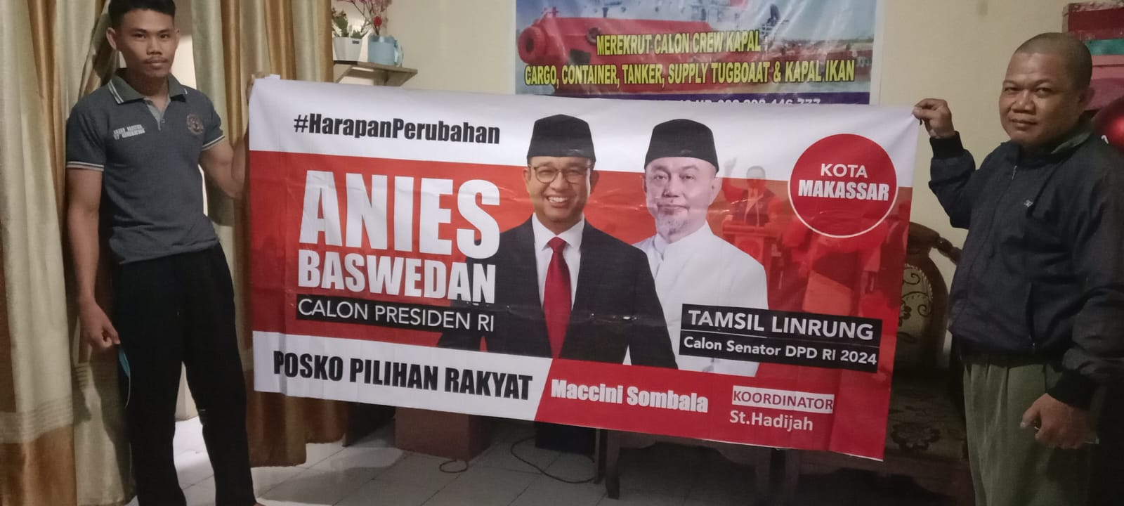 Relawan pendukung Anies Baswedan yang tergabung dalam PPR membuat gerakan pemasangan banner ‘Saya Adalah Anies’ di rumah masing-masing.