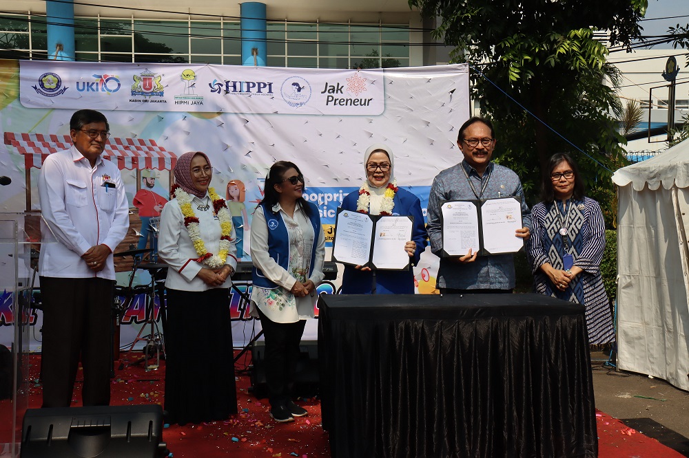 Universitas Kristen Indonesia (UKI) menggelar UKI EKRAF FAIR dengan menghadirkan 60 UMKM baik dari Jakpreuner dan dari para mahasiswa UKI