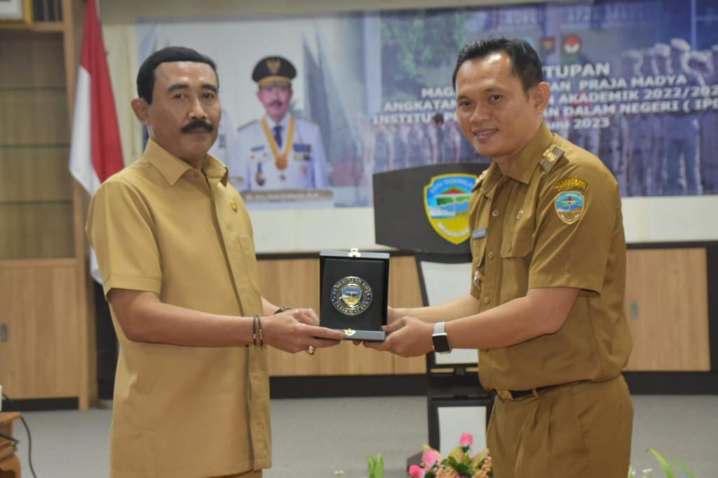 Rektor IPDN  Hadi Prabowo (kiri) dan Pj. Walikota Tasikmalaya Dr. Cheka Virgowansyah (kanan). 