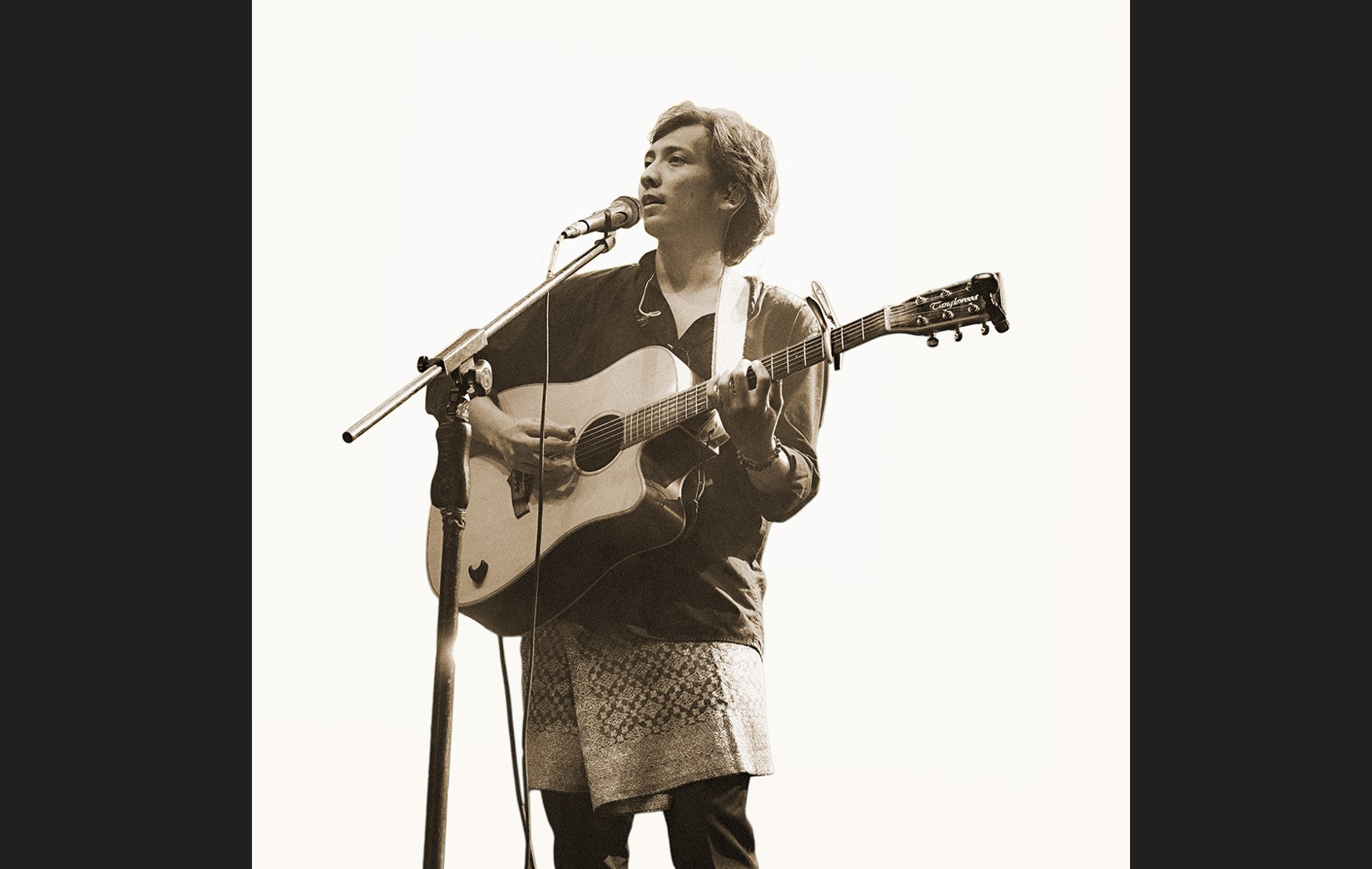 Oscar Lolang Rilis Single Python Lives In That House!