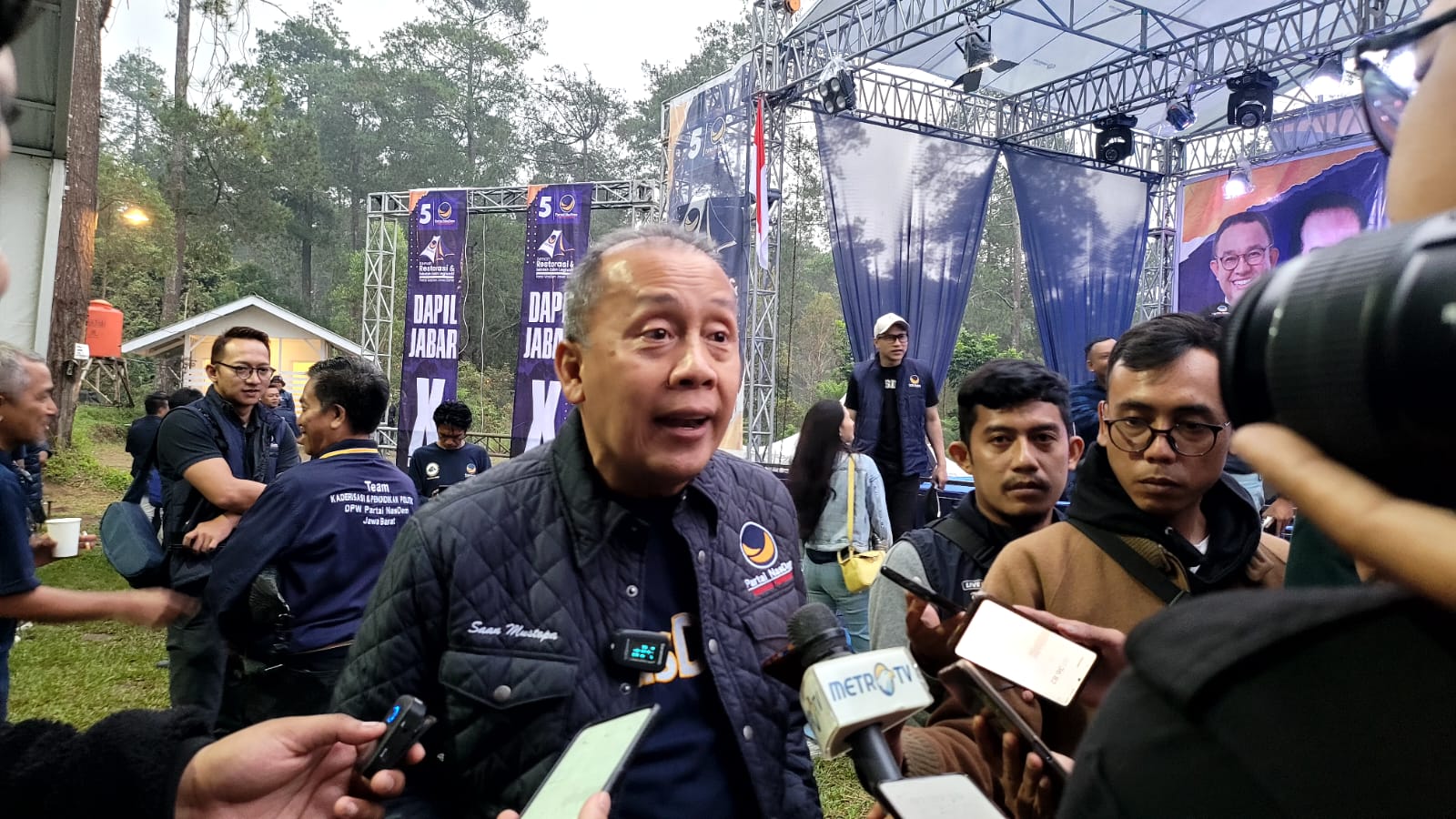 Ketua NasDem Jawa Barat memberikan keterangan di sela penyelenggaraan Kemah Restorasi di Lembang, Kabupaten Bandung Barat