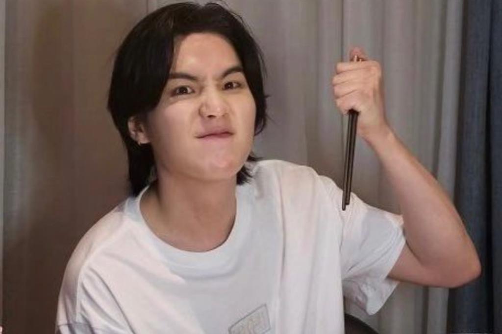 Suga BTS dalam live di weverse