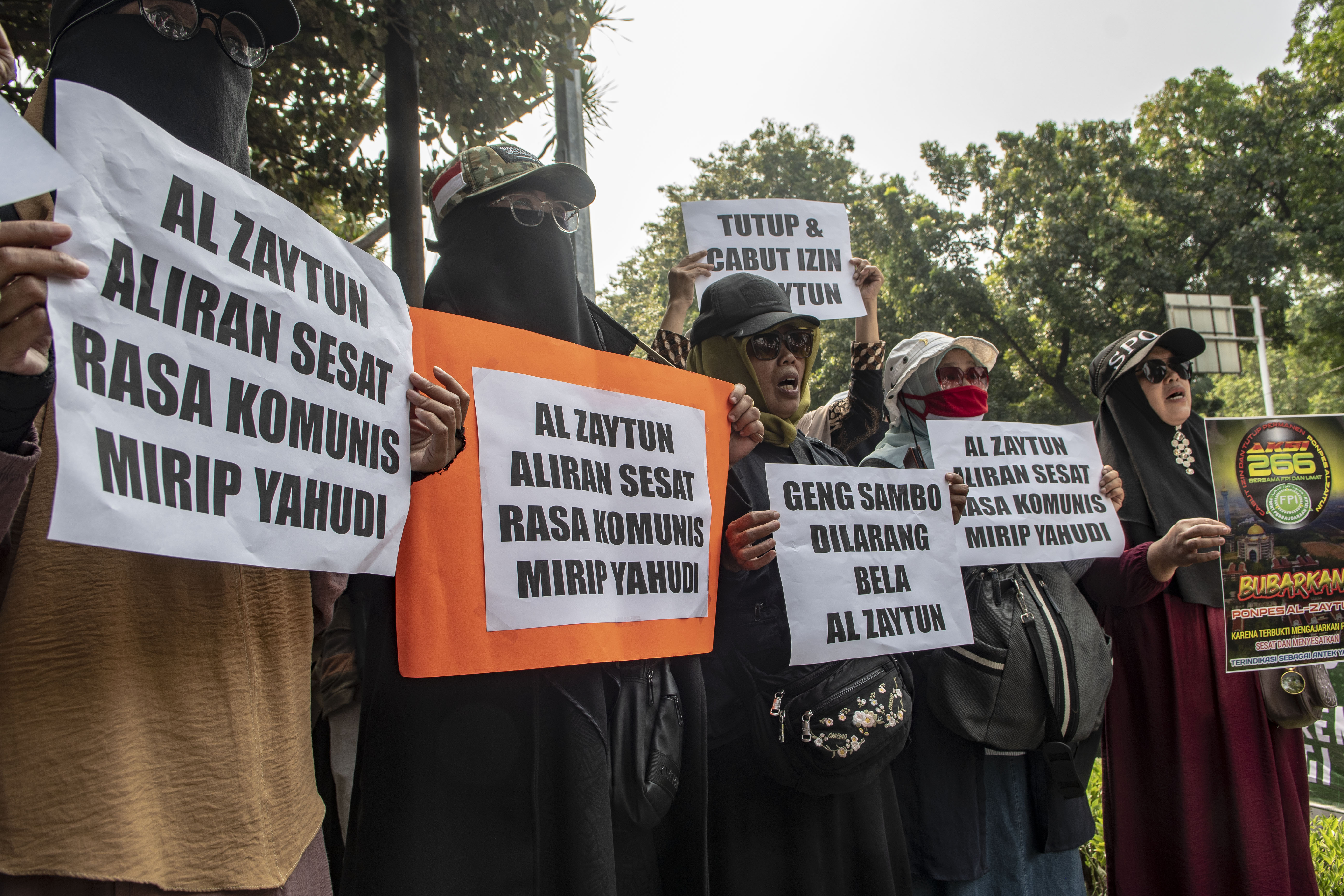 Aksi Massa meminta penutupan Ponpes Al-Zaytun