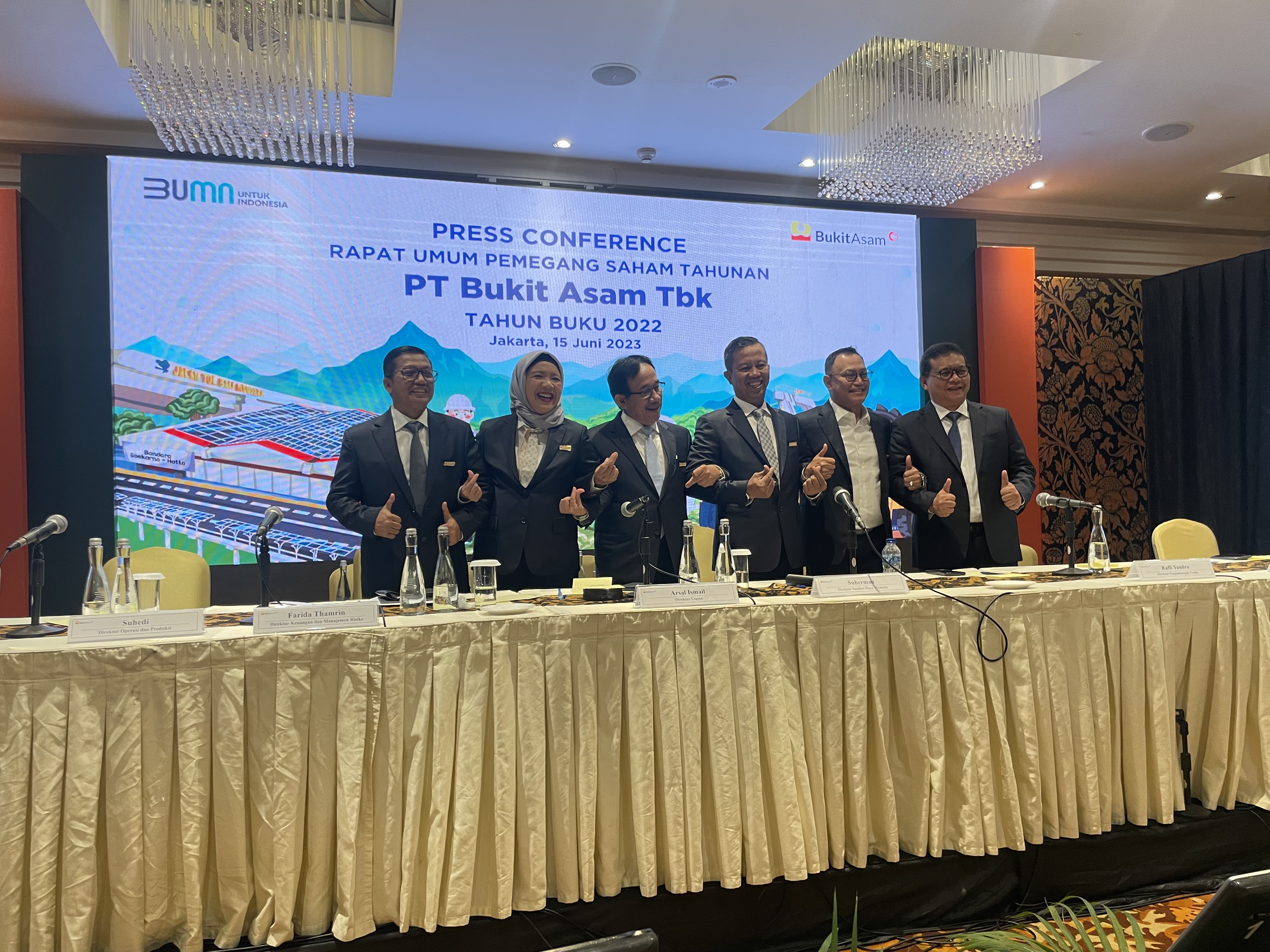 Jajaran manajemen PTBA usai RUPST 2023 di Jakarta,kemarin. 