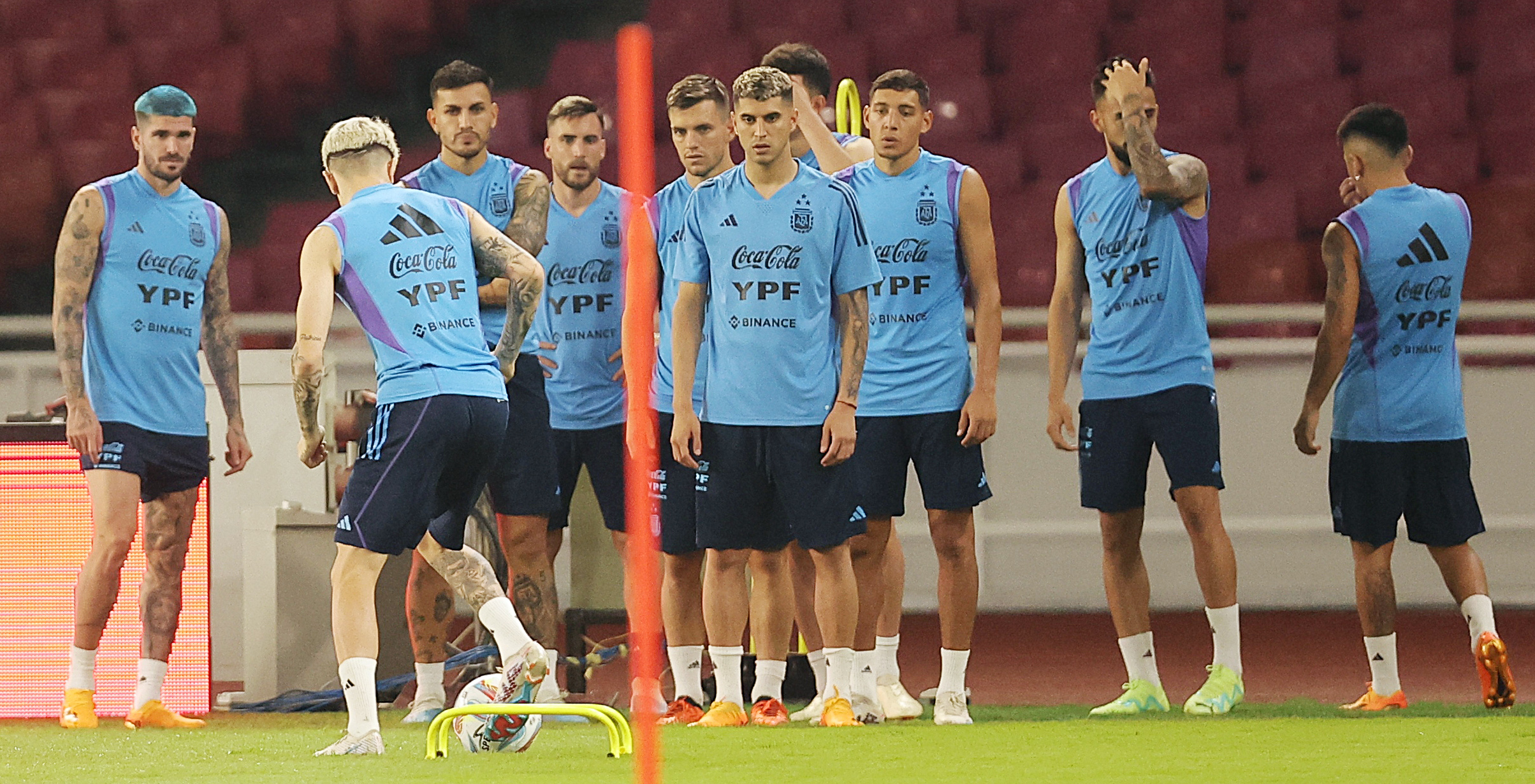 Pemain tim nasional Argentina berlatih jelang pertandingan FIFA Match Day melawan tim nasional Indonesia di Stadion Utama