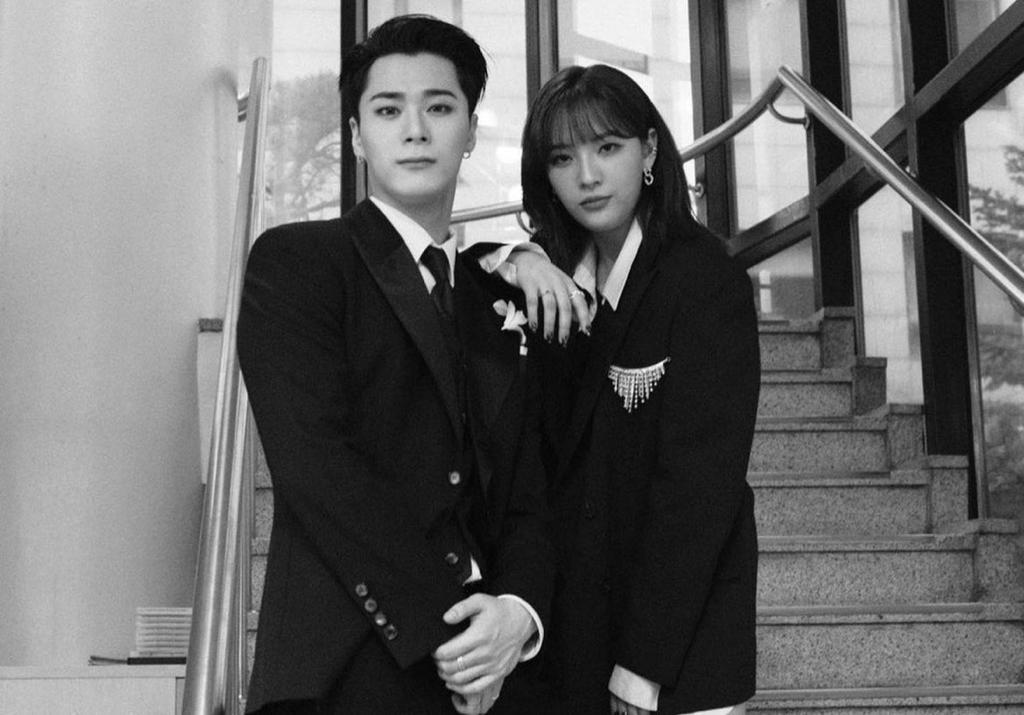 Moon Sua datang ke JInjing Musical bersama member Astro