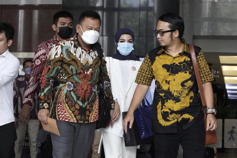 Perdebatan antara KPK dan Ombudsman bukti penyelesaian masalah pemberhentian Brigjen Endar Priantoro belum pada jalurnya.