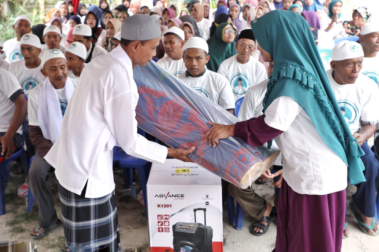 Bantuan pengeras suara dan tikar untuk Majelsi Taklim di Asahan, Sumut