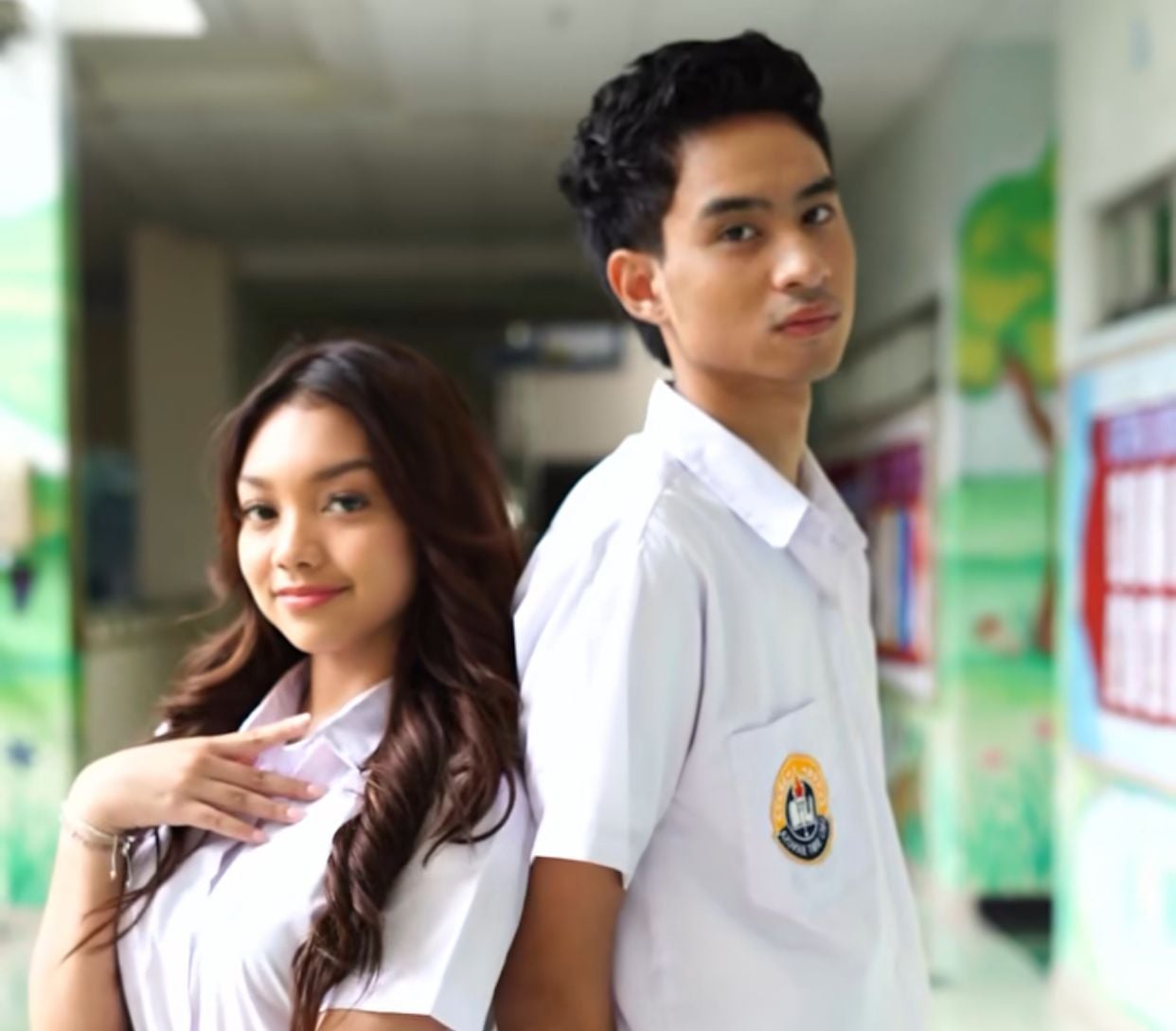 Aktris dan penyanyi Naura Ayu (kiri) dan aktor Devano Danendra.