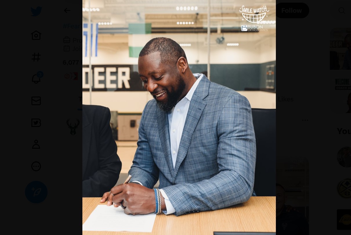 Pelatih Milwaukee Bucks Adrian Griffin