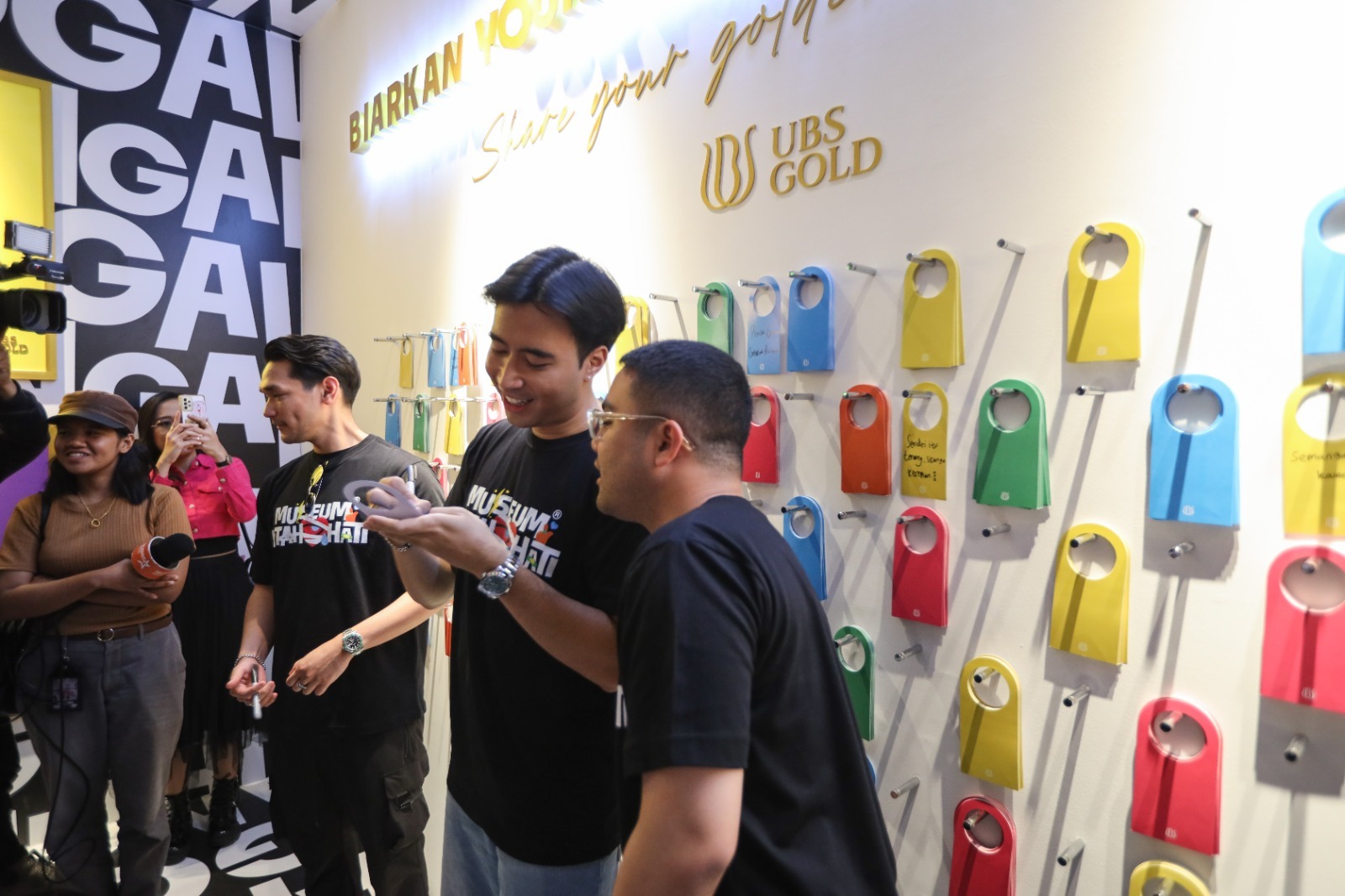 Perusahaan perhiasan UBS Gold ikut melibatkan diri pada proyek instalasi seni di Museum Patah Hati, Jakarta, 23 Juni-22 Agustus 2023.