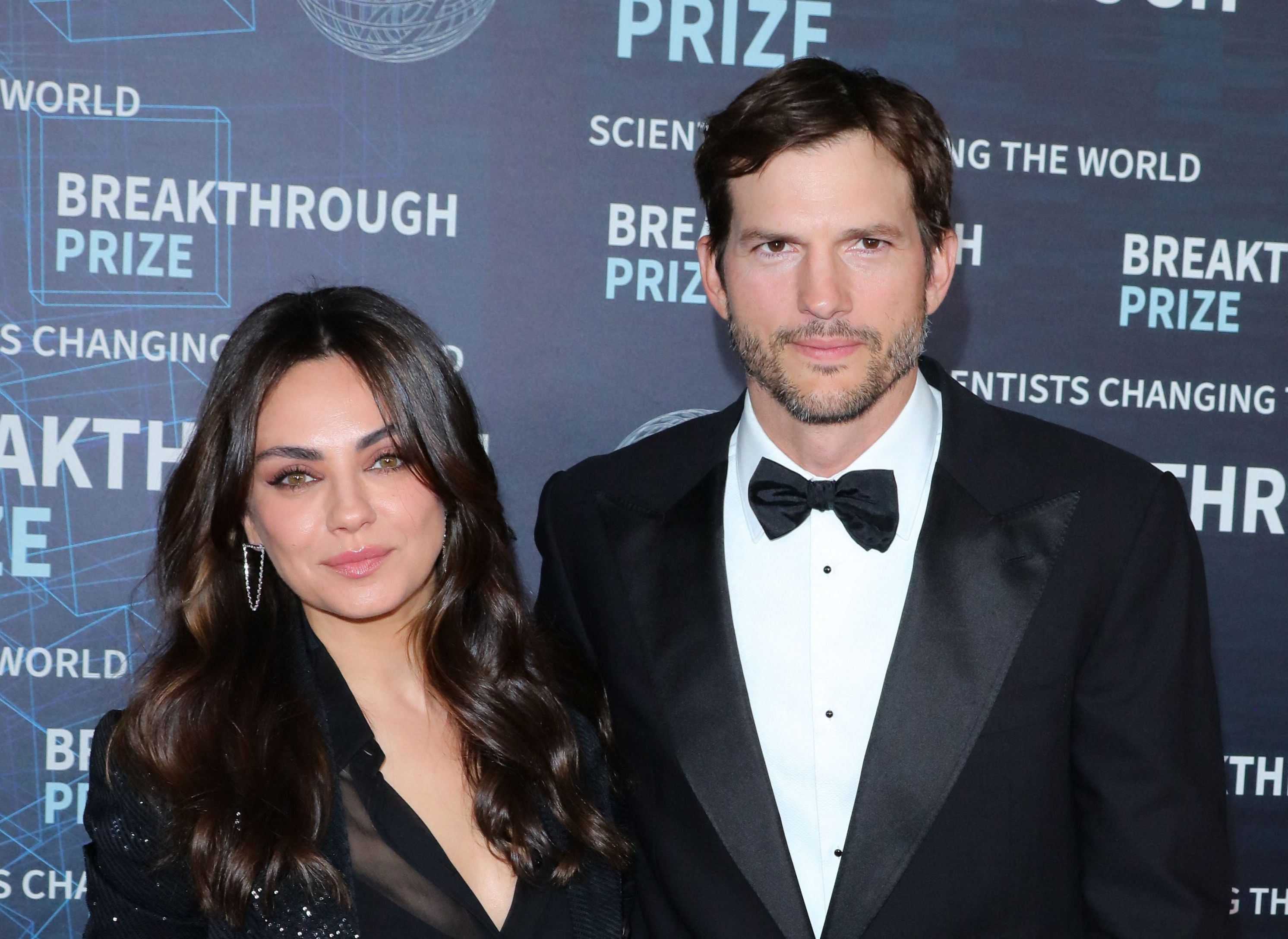 Aktor Ashton Kutcher dan Istrinya Mila Kunis