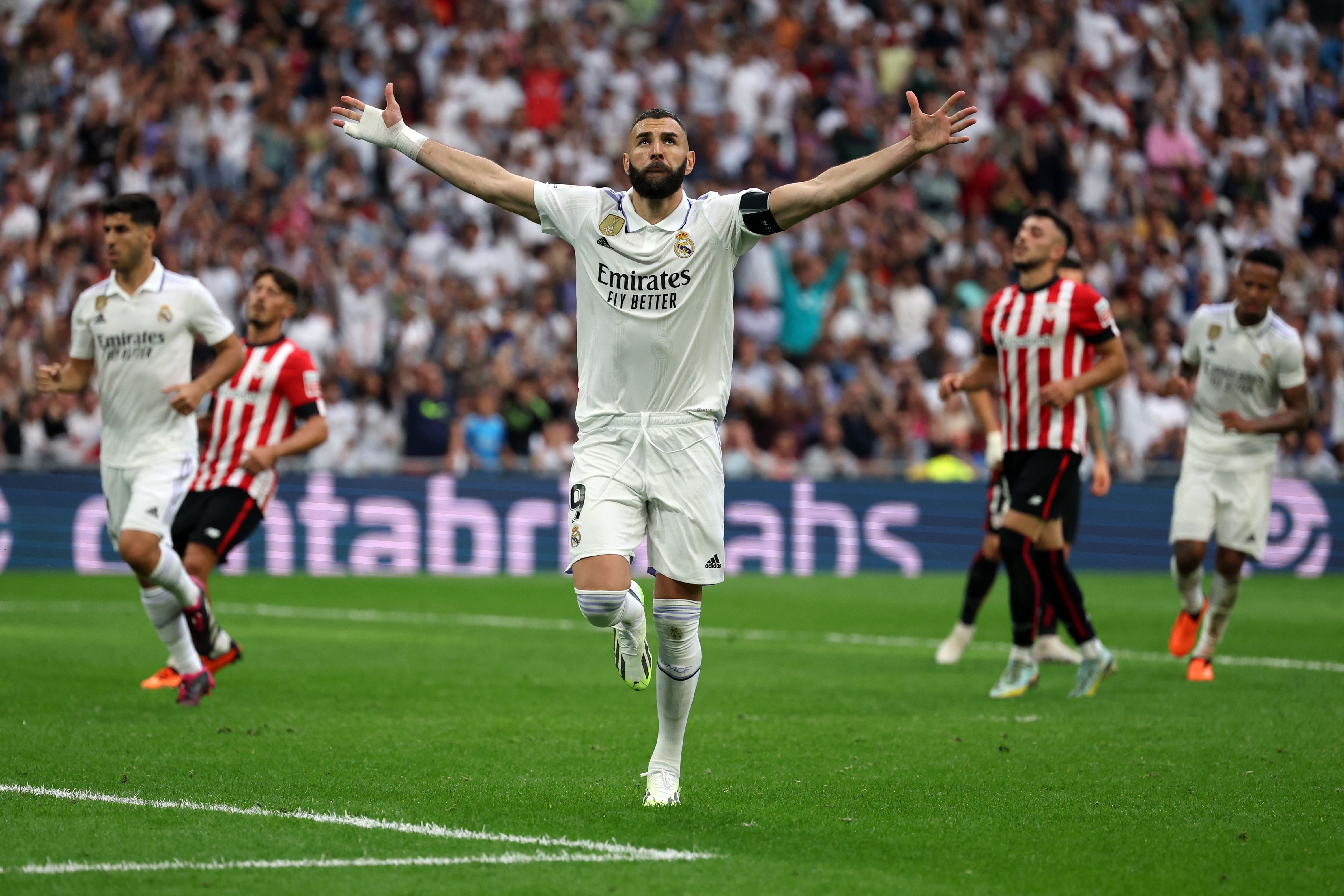 Penyerang Real Madrid Karim Benzema melakukan selebrasi usai mencetak gol ke gawang Athletic Bilbao di laga La Liga.