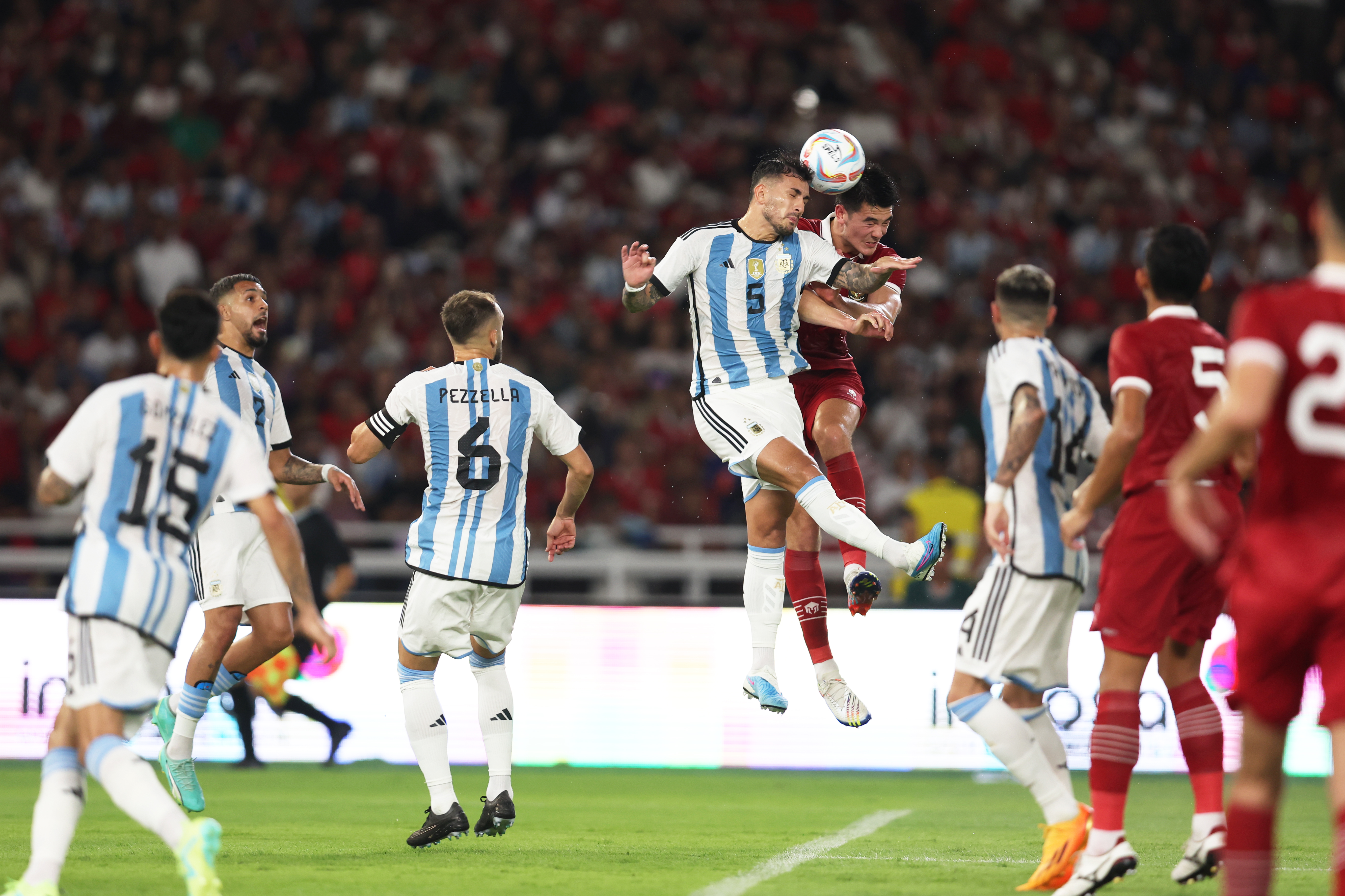 Laga persahabatan antara timnas Indonesia dan timnas Argentina