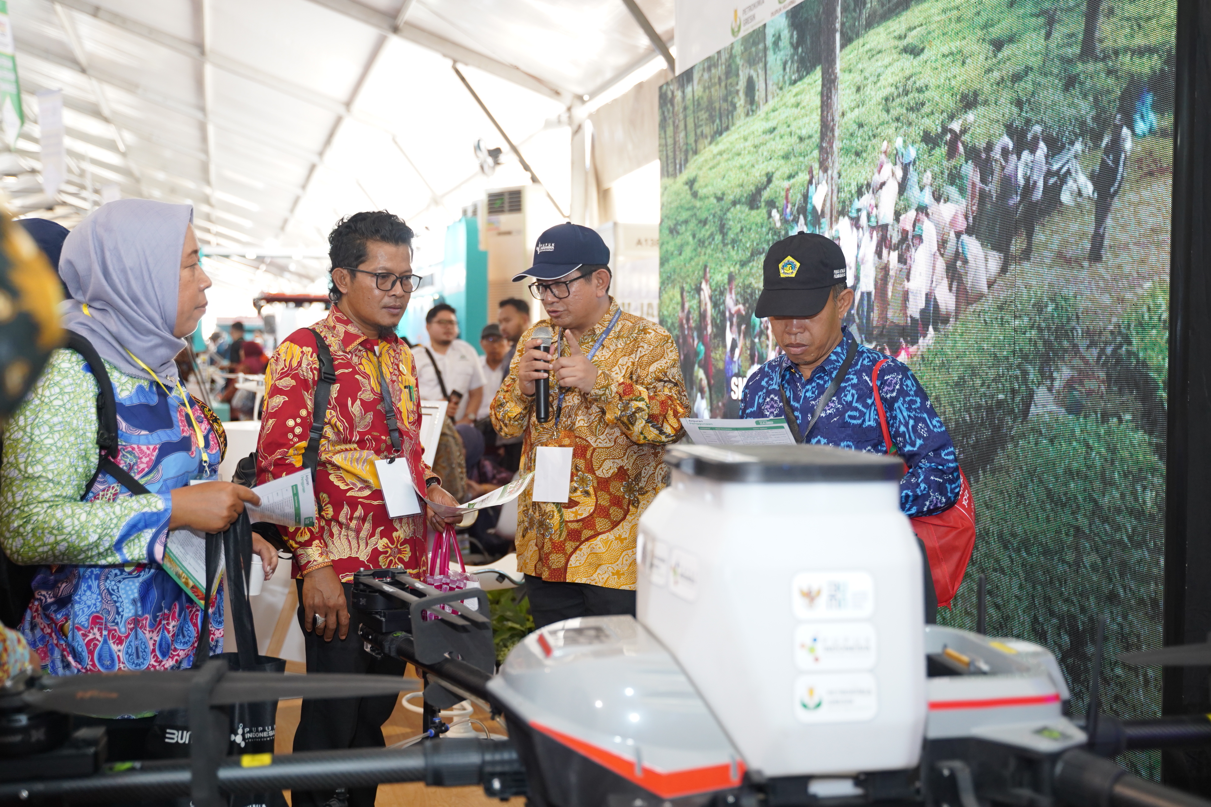 Direktur Utama Petrokimia Gresik Dwi Satriyo Annurogo menjelaskan soal Smart Precision Farming di PENAS XVI 2023