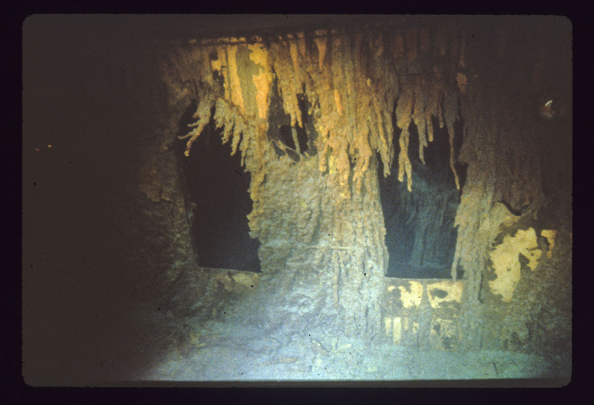 Salah satu bagian luar bangkai kapal Titanic yang tenggelam lebih dari seabad silam