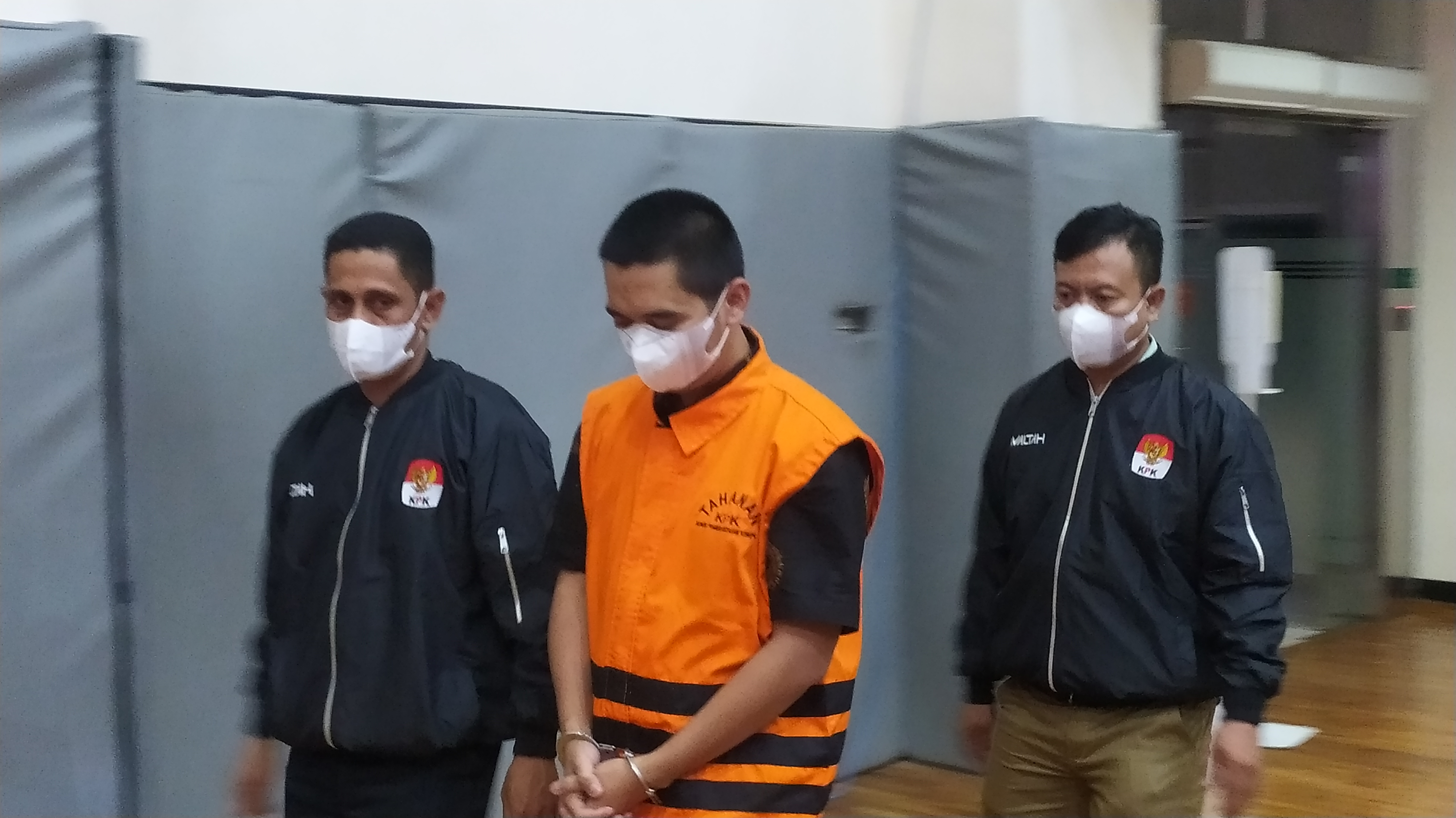 Mantan komisaris Wika Beton Dadan Tri Yudianto ditahan KPK dalam kasus suap perkara di Mahkamah Agung