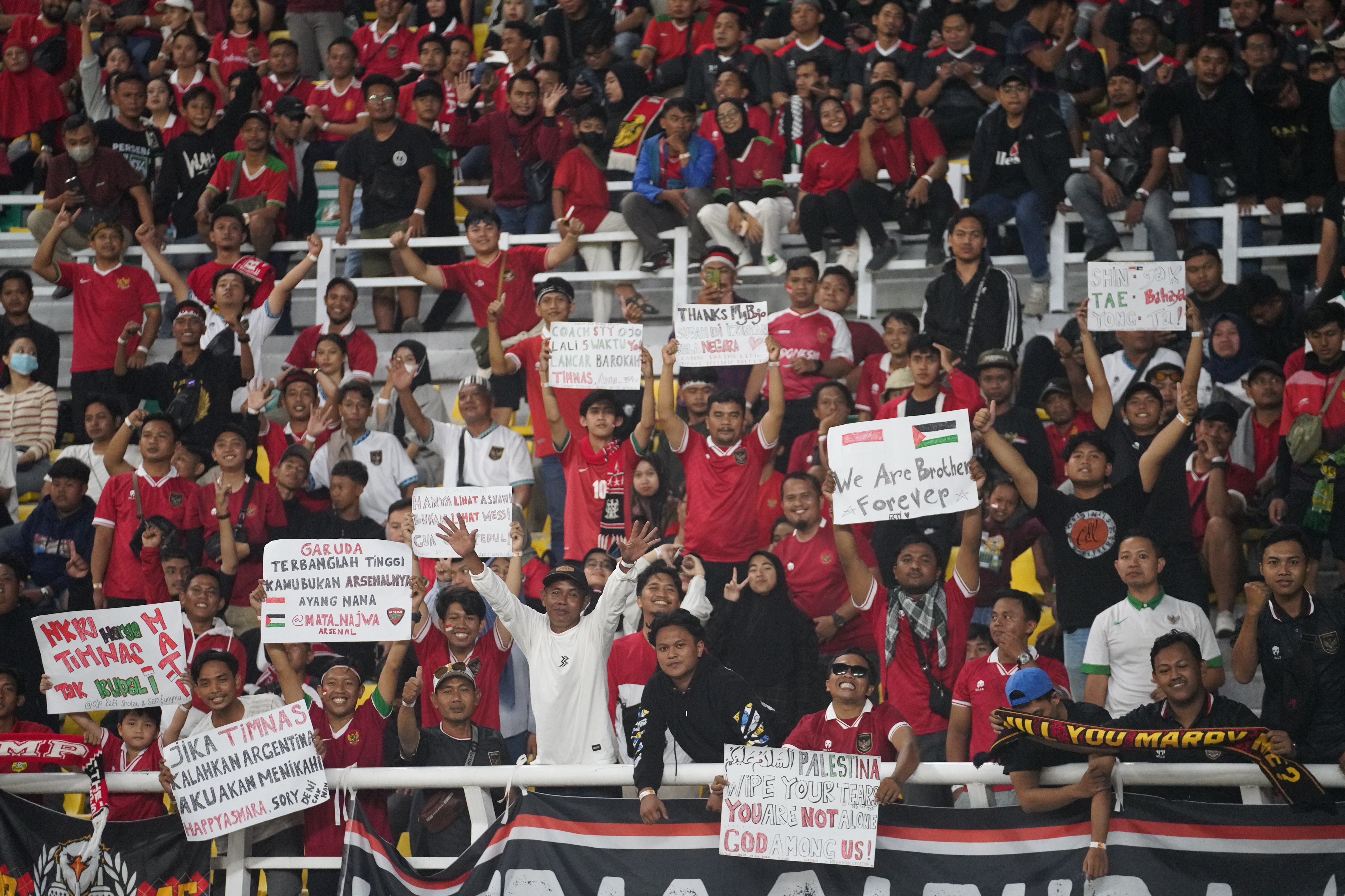 Mantan Deputi Sekjen PSSI Sebut Suporter belum Masuk Skala Prioritas Pemerintah