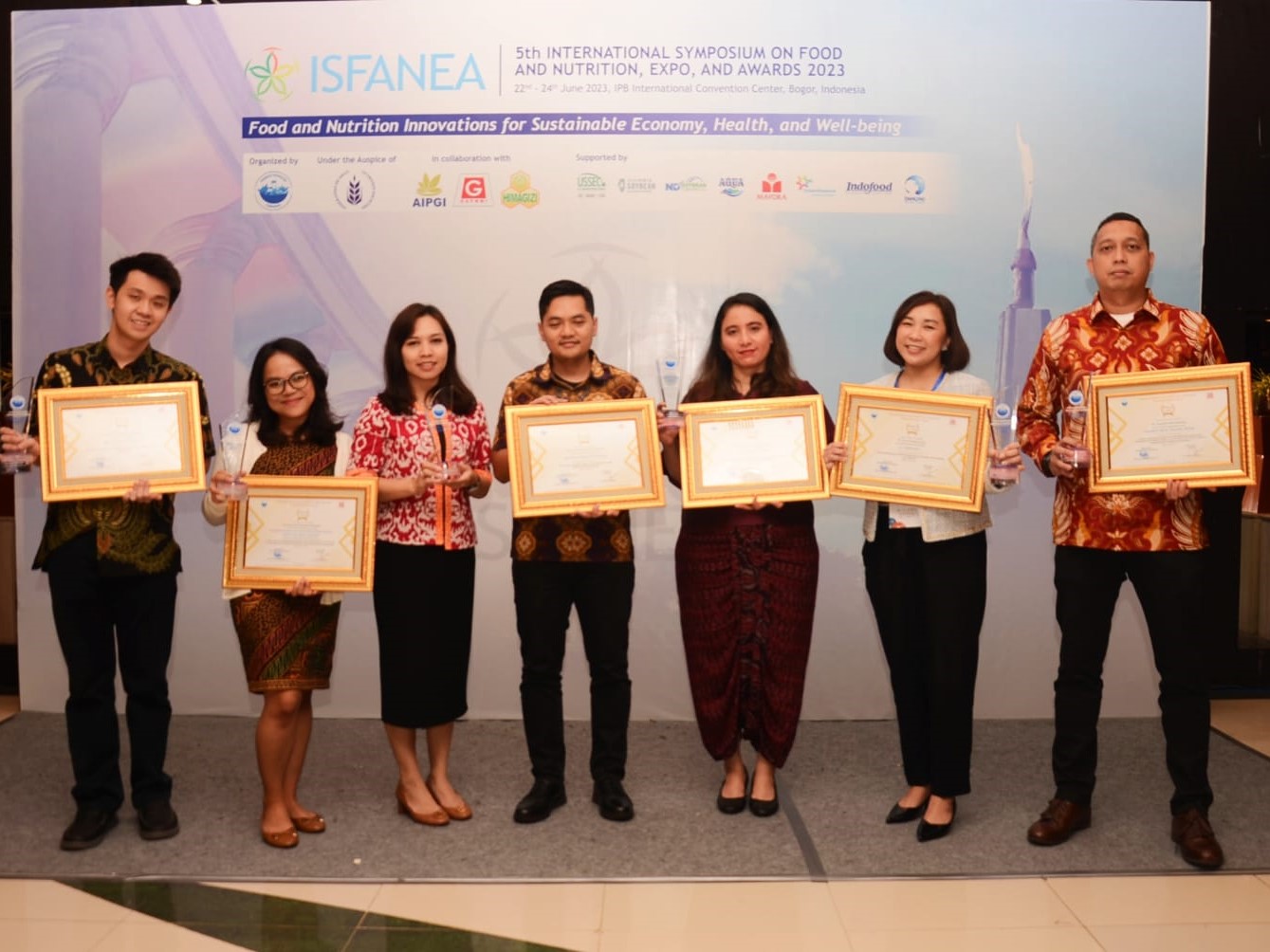 Pergizi Pangan bekerja sama dengan Gapmmi secara kontinu memberikan Penghargaan Inovasi Produk, Program, dan Leadership Pangan dan Gizi.