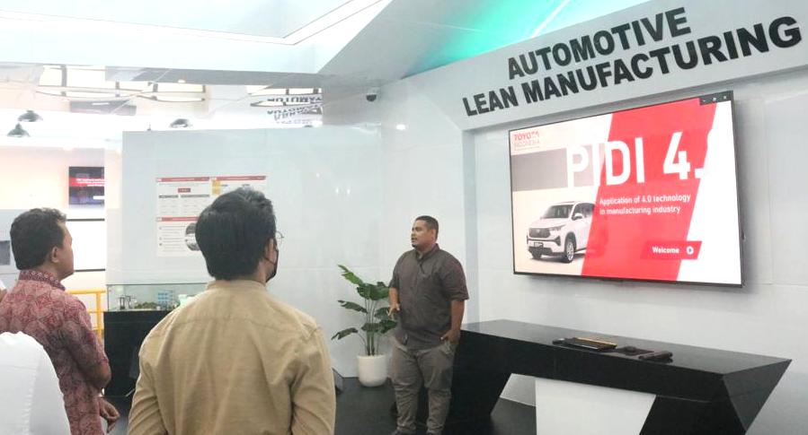 Penjelasan terkait PIDI 4.0 kepada pengunjung