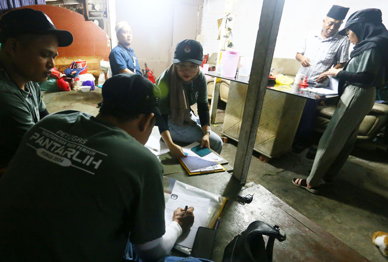 Pantarlih merupakan ujung tombak penyelenggara pemilu untuk memastikan data pemilih. Apa saja tugas dan syarat menjadi pantarlih? Simak beri