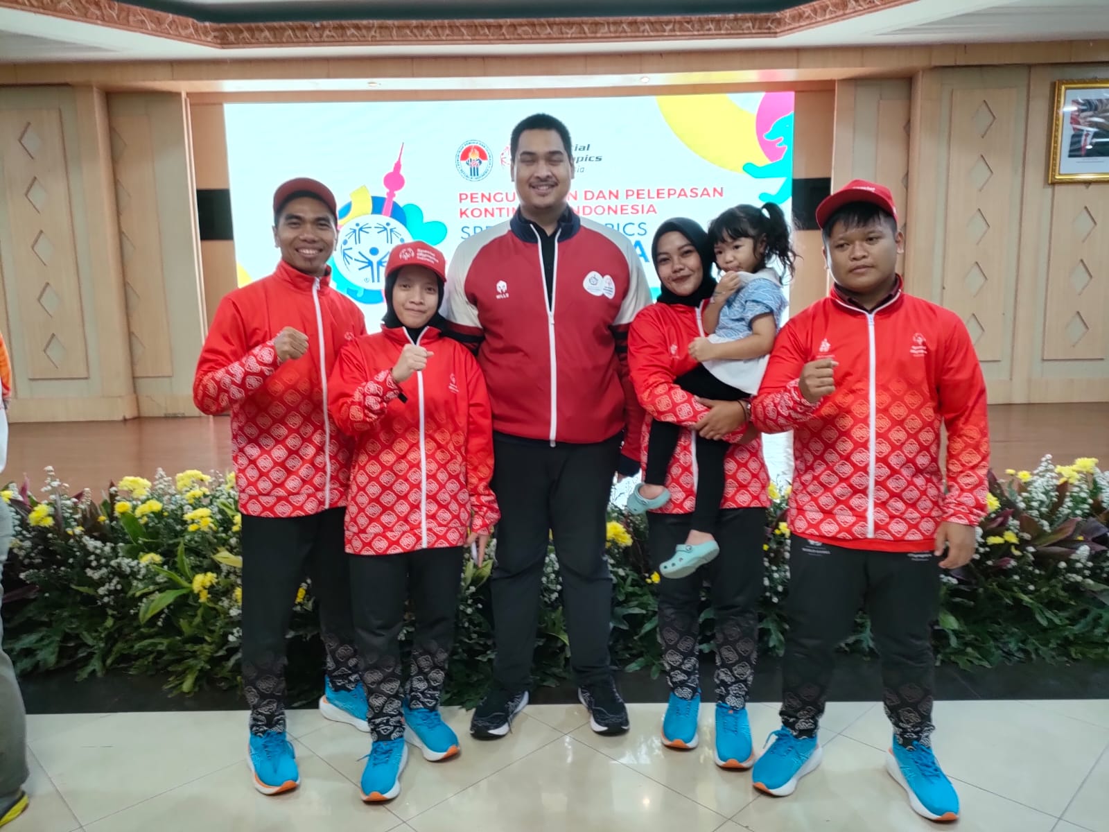 Muhammad Zidan Fatoni (kanan) saat dilepas Menpora Bimo Nandito Ariotedjo di Istana Negara, Jakarta, beberapa waktu lalu. 