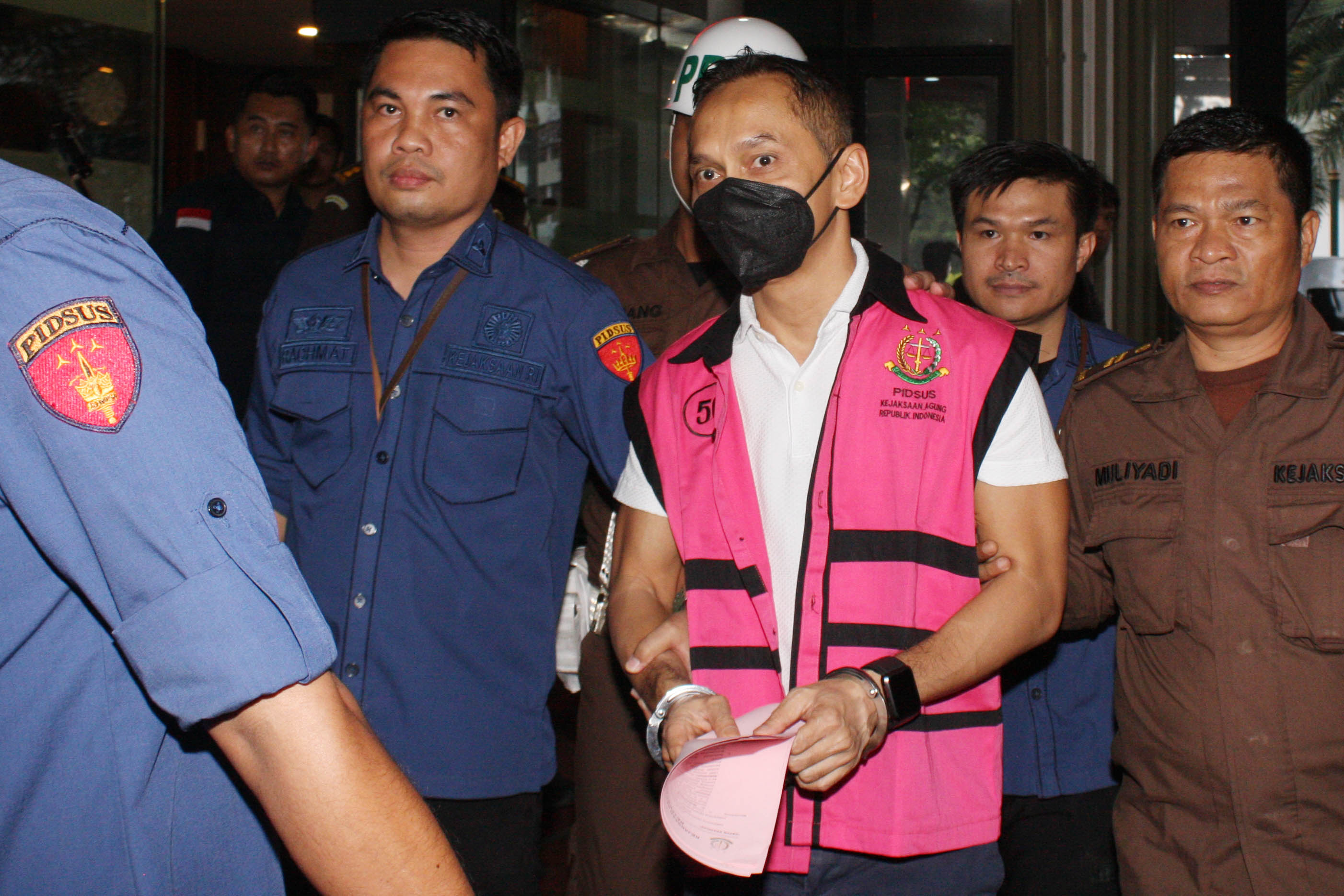 Ketua Komite Tetap Energi Terbarukan KADIN M Yusrizki dibawa Penyidik Jaksa Agung Muda Tindak Pidana Khusus (Jampidsus)