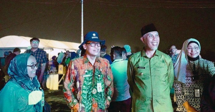 Kepala BPPSDMP Kementan, Dedi Nursyamsi (kedua dari kiri) turut menghadiri Penas XVI 2023 di Padang, Sumber.