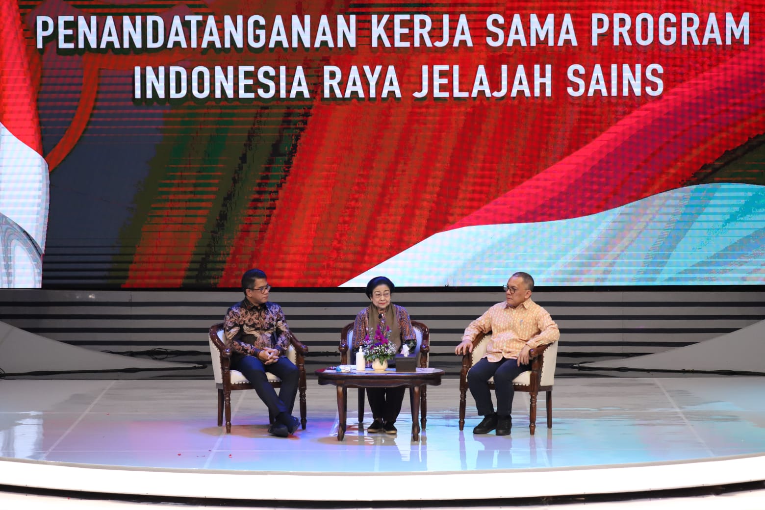 Acara penandatanganan MoU dan kerja sama antara LPP TVRI dan BRIN di Jakarta, Senin (12/6). 