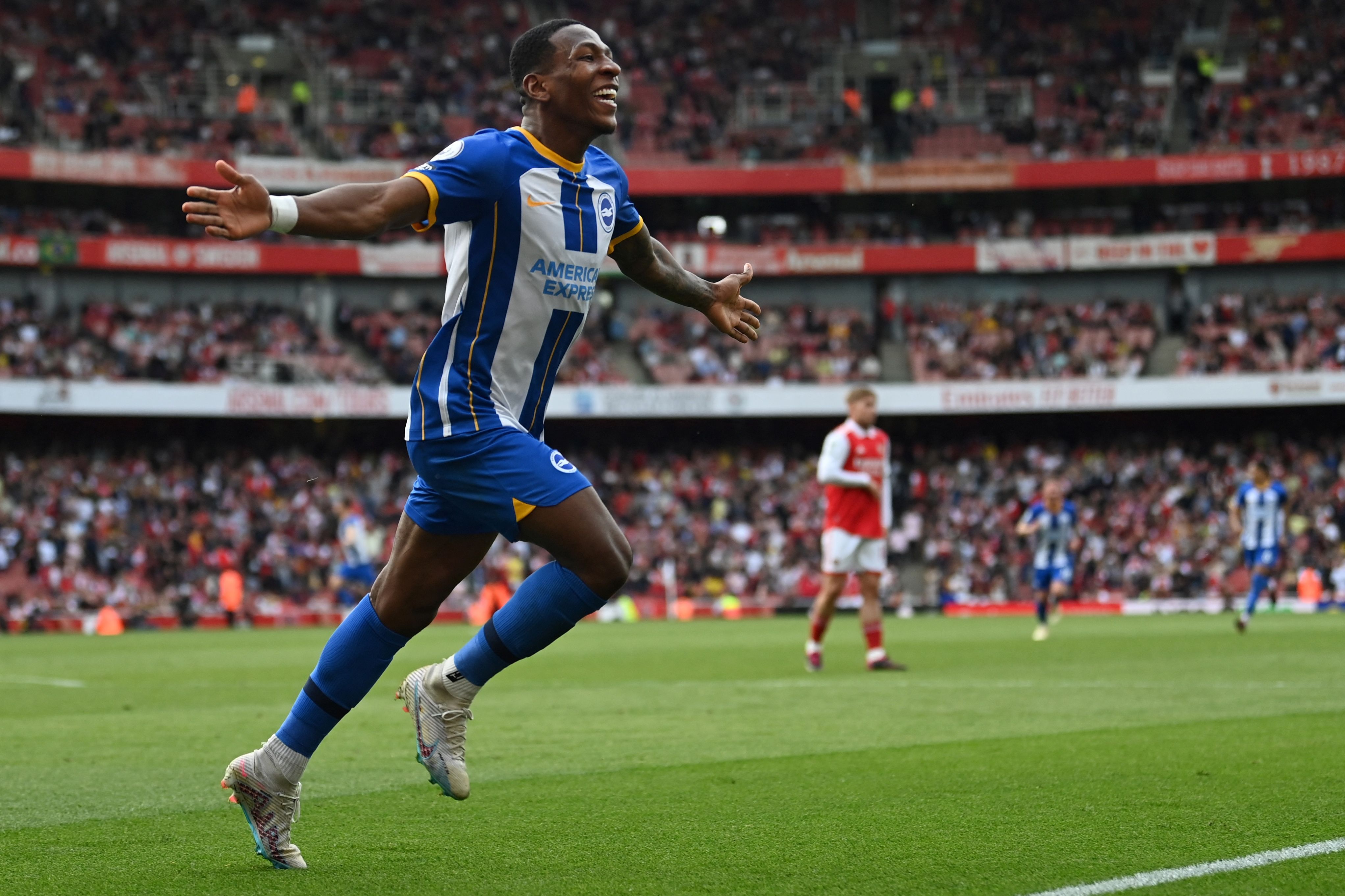 Bek Brighton and Hove Albion Pervis Estupinan