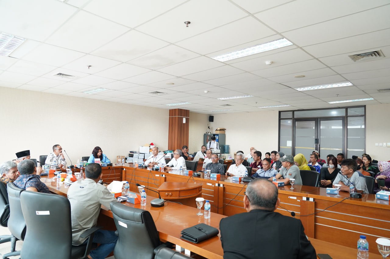 Rapat kerja dengan agenda mencari solusi atas polemik proses pengosongan Plaza Bogor, baru-baru ini.