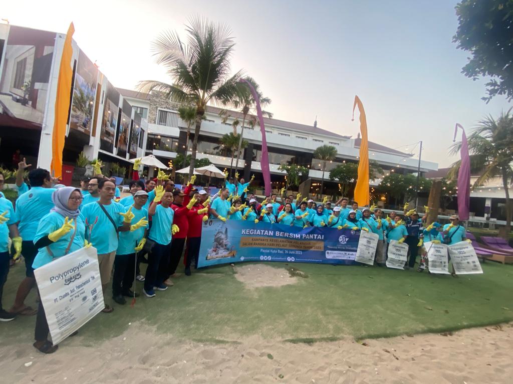 Chandra Asri, ABUPI dan Kementerian Perhubungan menggelar aksi Beach Clean Up di Bali