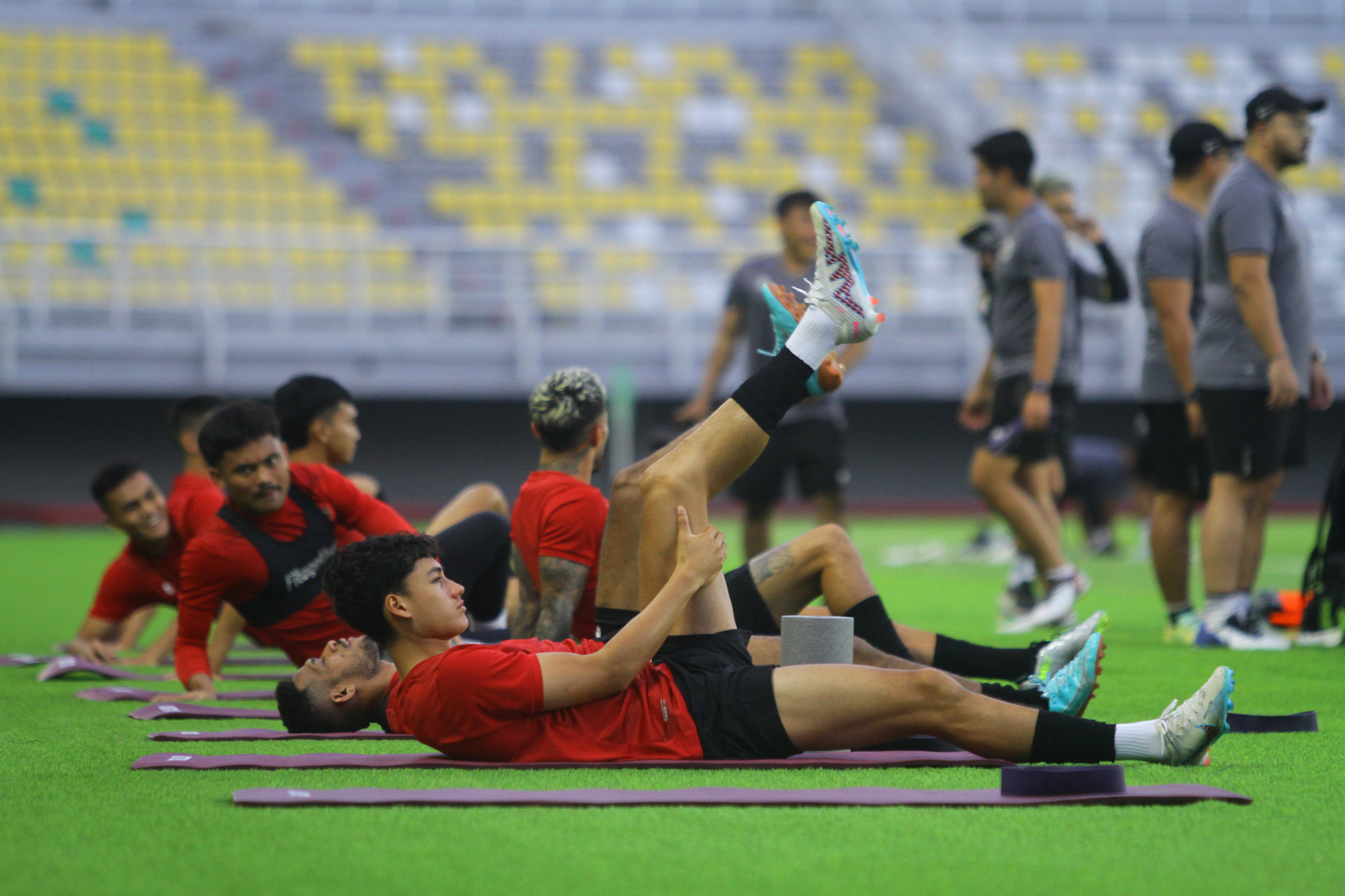 Timnas Indonesia latihan pemusatan di Stadion Gelora Bung Tomo, Surabaya.