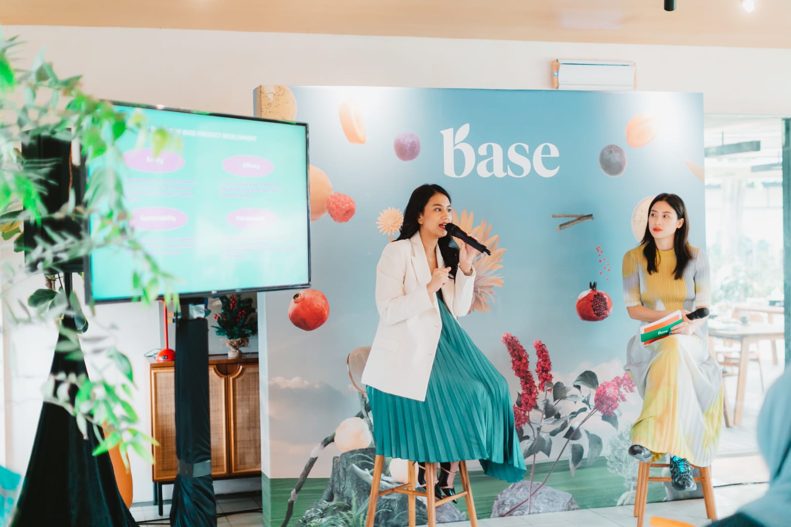 Jumpa pers Base, di Jakarta, Senin (5/6).