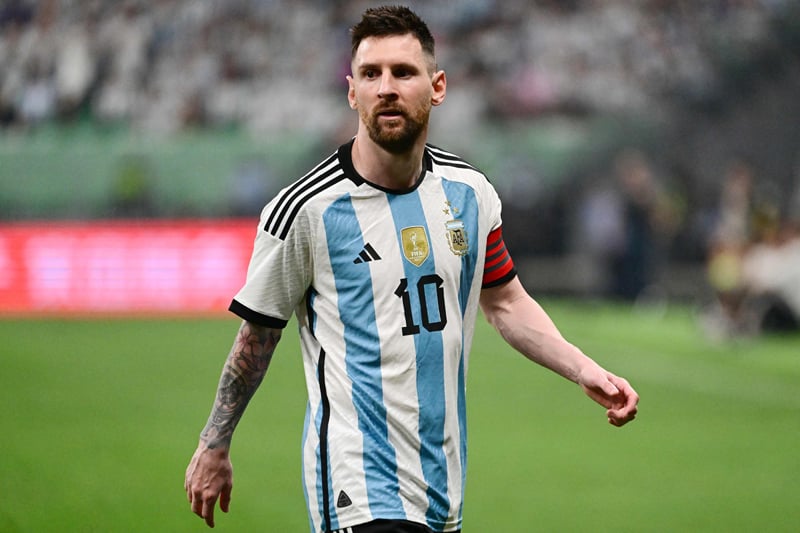 Instagram Lionel Messi banjir dengan ucapan kekecewaan atas ketidakhadiran kapten timnas Argentina itu ke Indonesia.