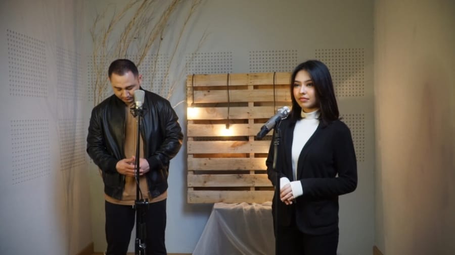 Dua penyanyi di bawah naungan Impact Music, Adrian dan Kezia Azaria