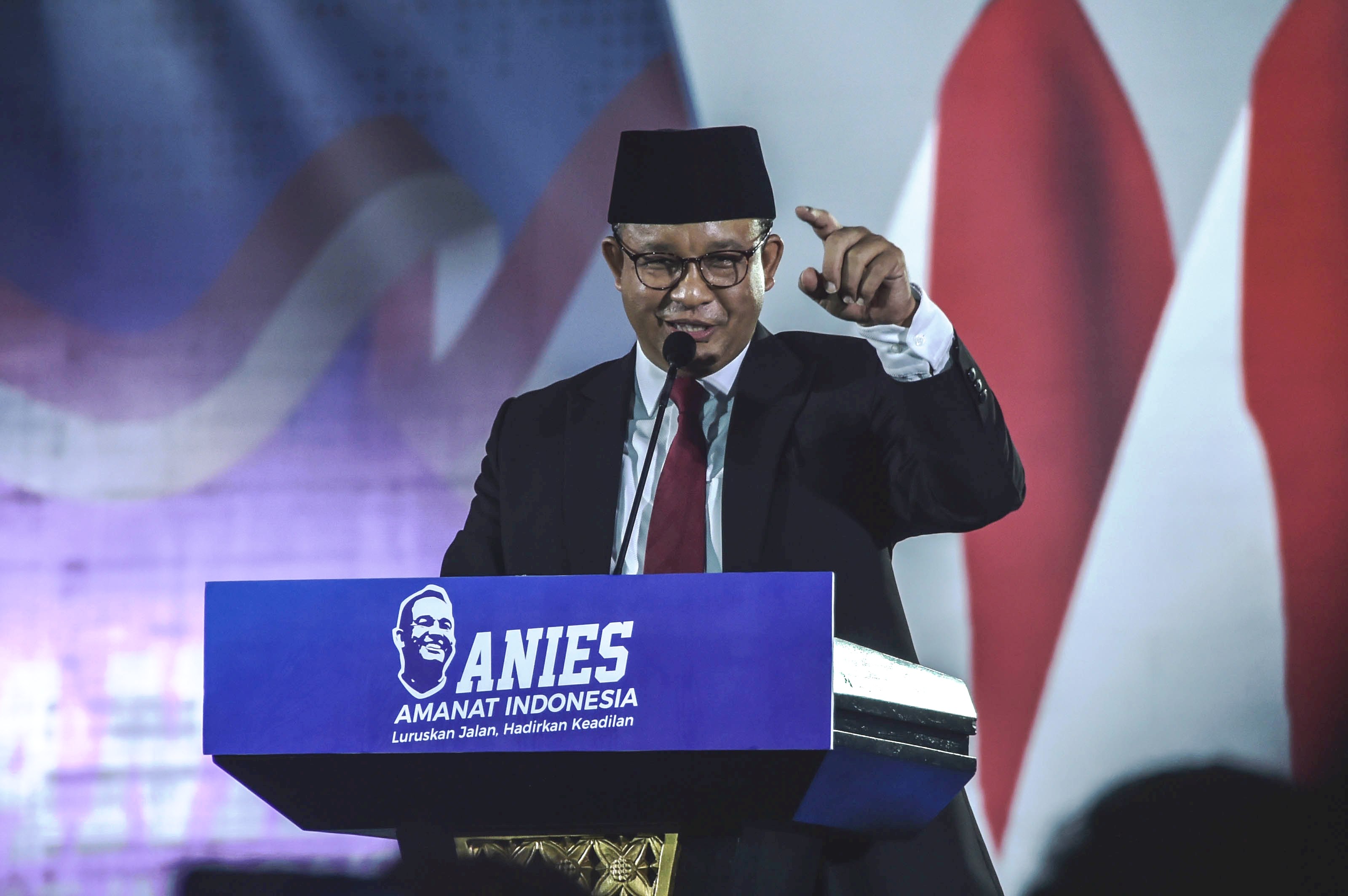 Capres Anis Baswedan berpidato pada acara Deklarasi Relawan Amanat Indonesia (ANIES) di Tennis Indoor Senayan, Minggu (7/5/2023).